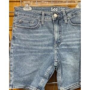 Women's Lee Denim Jean Shorts - Mid Rise Regular Fit - Light Wash – Size 8 - New